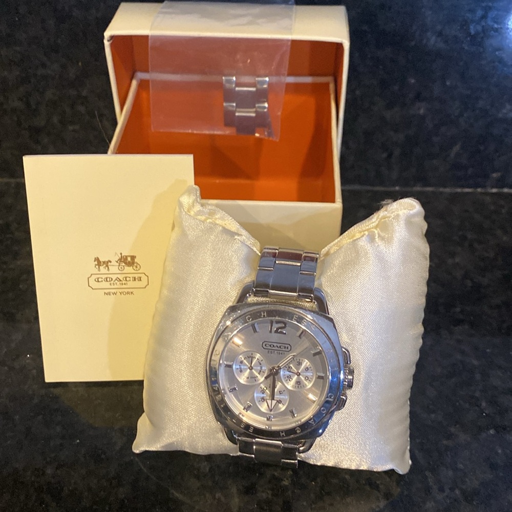 Coach Women’s Silver Stainless Steel Watch 14503131. - Picture 3 of 6